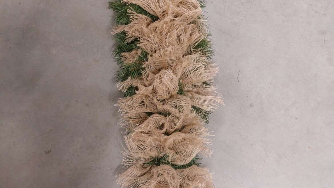 Deurhanger frayed edge